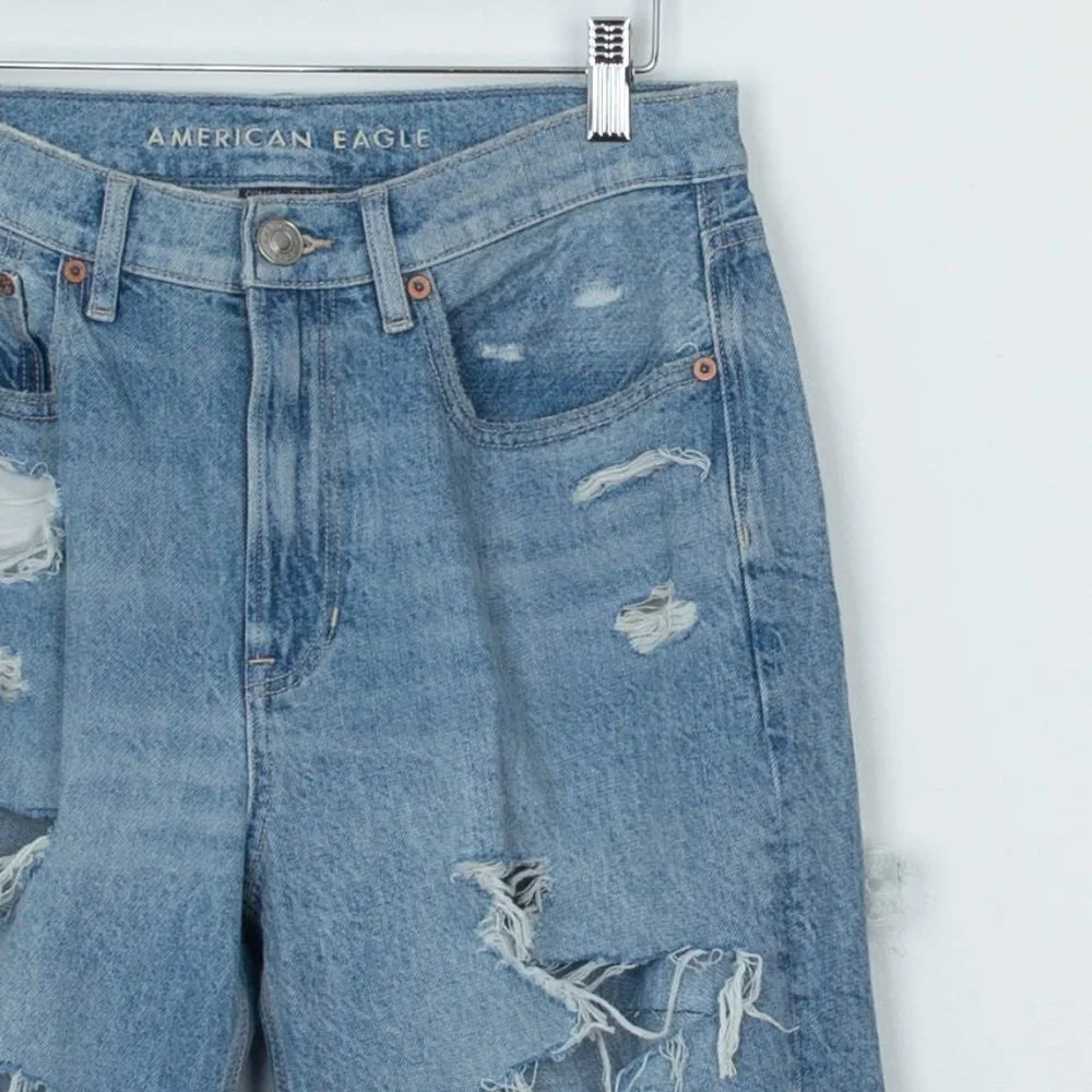 American Eagle Boyfriend 90s Boyfriend Distressed Denim Jeans Size 6R - Picture 2 of 7